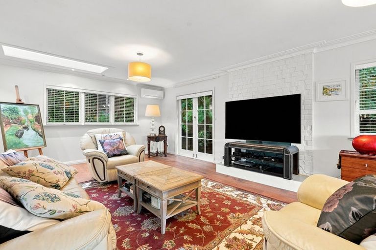 Photo of property in 199 Chelsea View Drive, Chatswood, Auckland, 0626