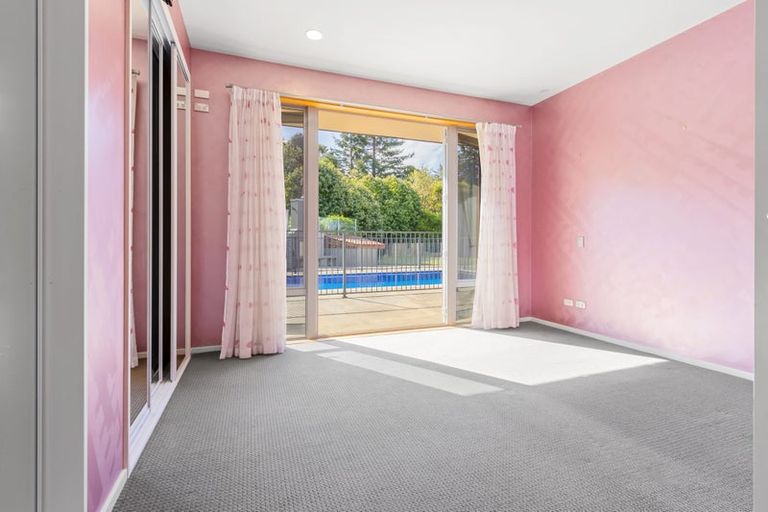 Photo of property in 5 Cameron Drive, Acacia Bay, Taupo, 3385