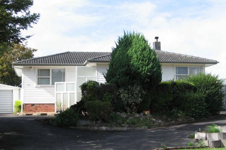 Photo of property in 13 Ashbourne Place, Glendene, Auckland, 0602