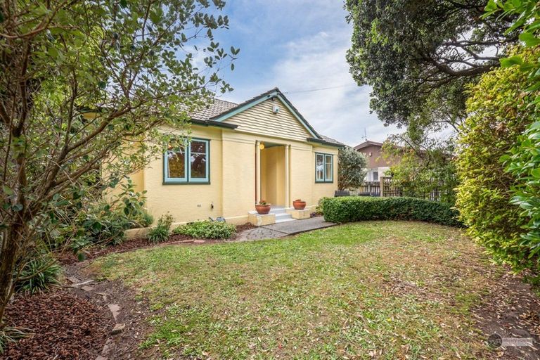 Photo of property in 51 Oxford Terrace, Hutt Central, Lower Hutt, 5011