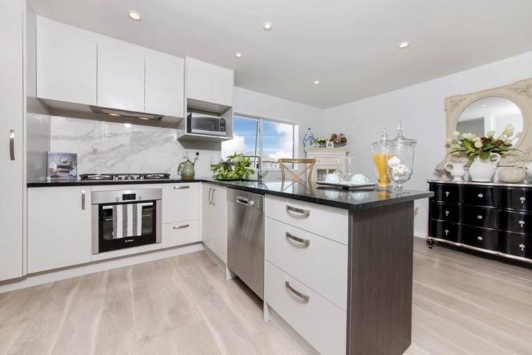 Photo of property in 85 Bordeaux Parade, Te Atatu South, Auckland, 0610