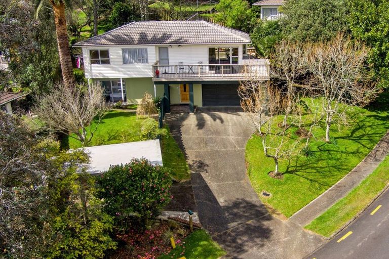 Photo of property in 15 Robbies Road, Shelly Park, Auckland, 2014