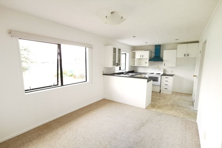 Photo of property in 87 Hillcrest Drive, Kelvin Grove, Palmerston North, 4414