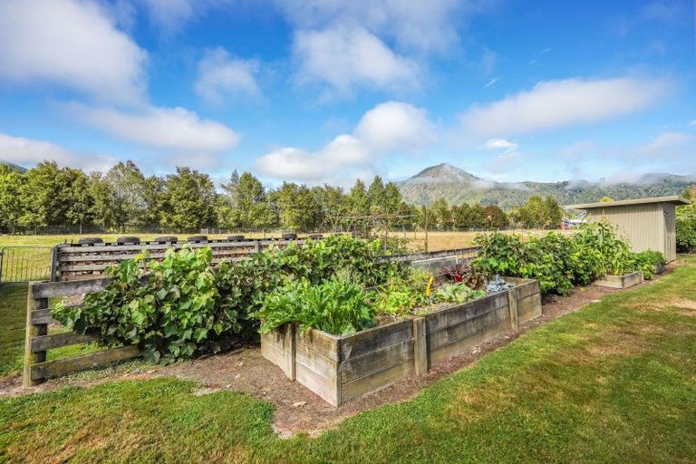 Photo of property in 22 Grey Street, Murchison, 7007