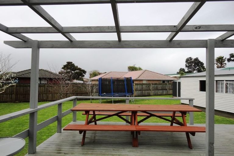 Photo of property in 21 Adel Place, Weymouth, Auckland, 2103