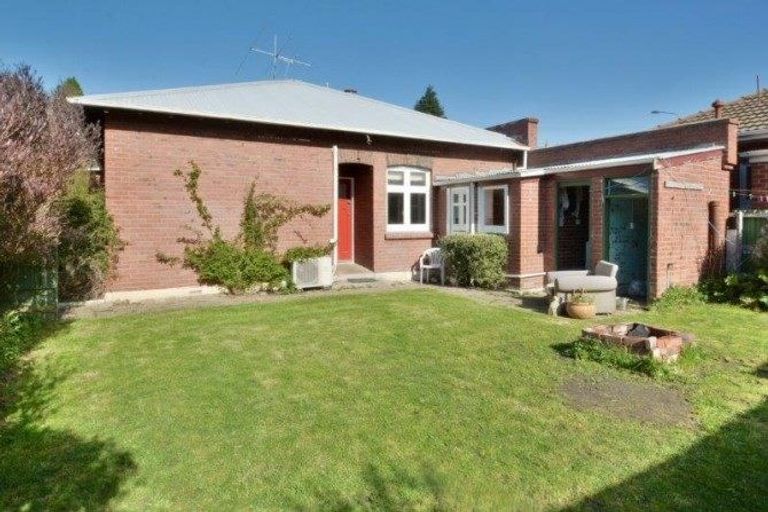Photo of property in 1 Crown Street, North East Valley, Dunedin, 9010