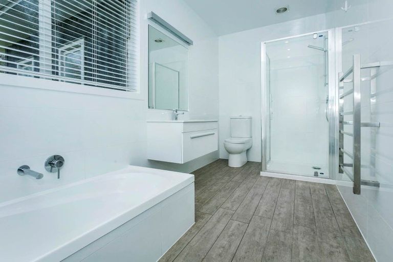 Photo of property in 76 Awa Road, Kumeu, 0891