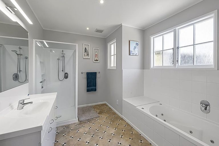 Photo of property in 29 Nevada Drive, Merrilands, New Plymouth, 4312