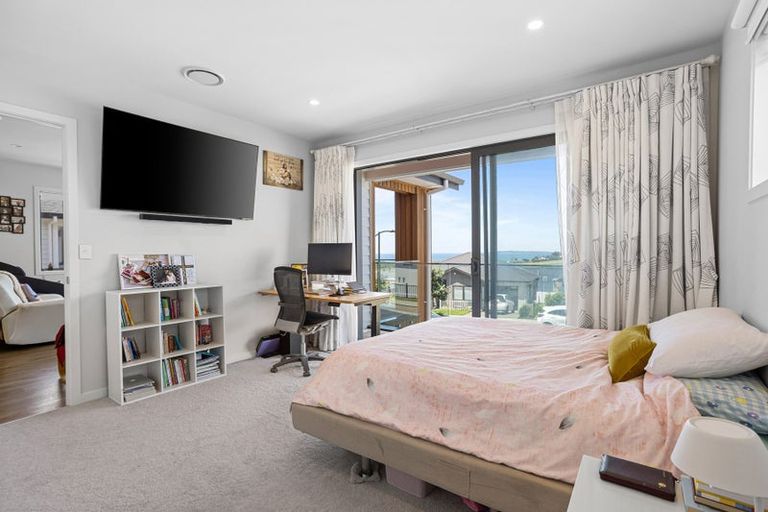 Photo of property in 11 Pacific Heights Road, Orewa, 0931