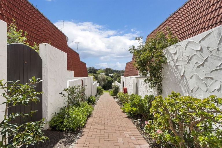 Photo of property in 1/20 Maritime Terrace, Birkenhead, Auckland, 0626