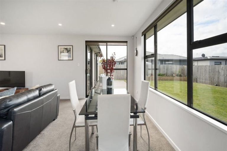 Photo of property in 10 Kingsbridge West, Burwood, Christchurch, 8083