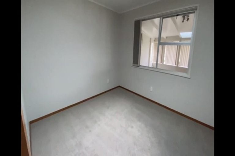 Photo of property in 34 Kirby Street, Glendene, Auckland, 0602