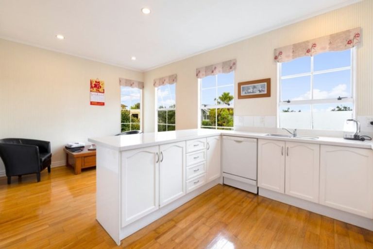 Photo of property in 14 Marguerita Place, West Harbour, Auckland, 0618