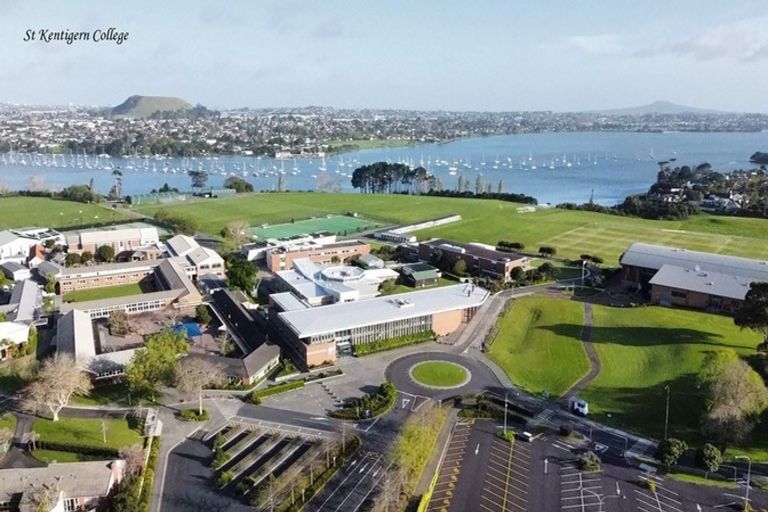 Photo of property in 203 Pakuranga Road, Pakuranga, Auckland, 2010