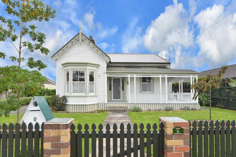 Photo of property in 6 Shortland Street, Regent, Whangarei, 0112