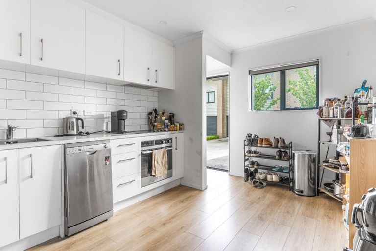 Photo of property in 4 Pangu Way, Mangere, Auckland, 2022