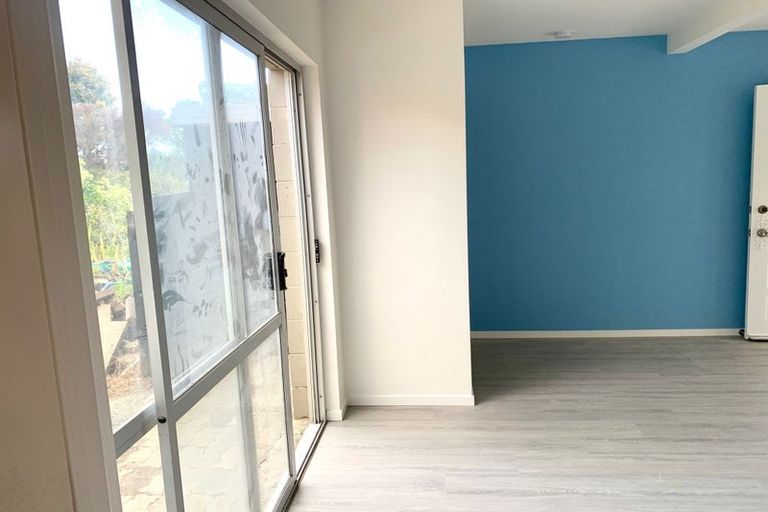 Photo of property in 4 Easter Parade, Glen Eden, Auckland, 0602