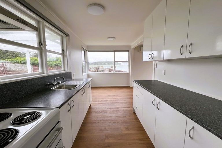 Photo of property in 27 Linwood Avenue, Forrest Hill, Auckland, 0620