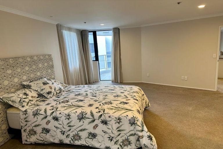 Photo of property in 4a/173 Hurstmere Road, Takapuna, Auckland, 0622