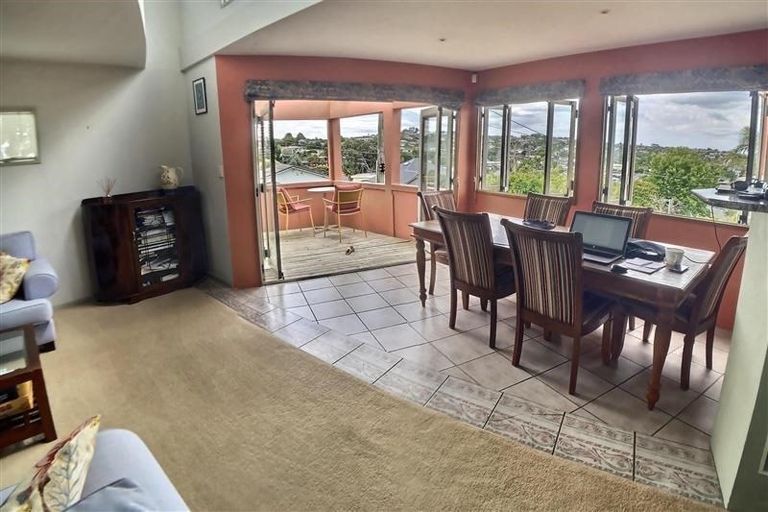 Photo of property in 2/55 East Coast Road, Milford, Auckland, 0620