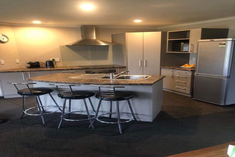 Photo of property in 14 Cleveland Heights, Kelvin Grove, Palmerston North, 4414