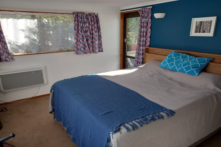 Photo of property in 8a Beach Road, Titahi Bay, Porirua, 5022