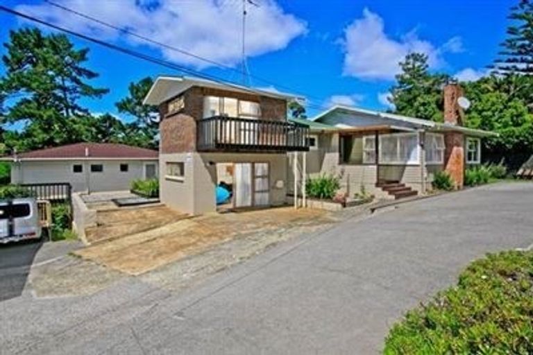Photo of property in 223 Beach Haven Road, Beach Haven, Auckland, 0626