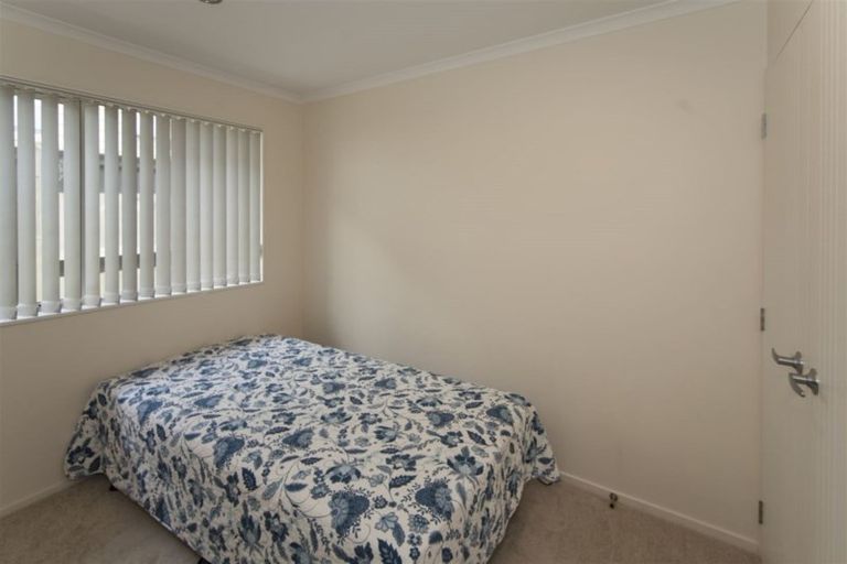 Photo of property in 106c Simpson Road, Henderson Valley, Auckland, 0614