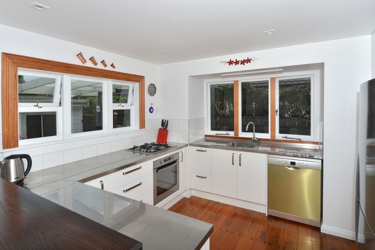 Photo of property in 6 Shortland Street, Regent, Whangarei, 0112