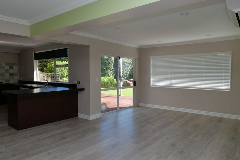 Photo of property in 10 Karu Crescent, Waikanae, 5036