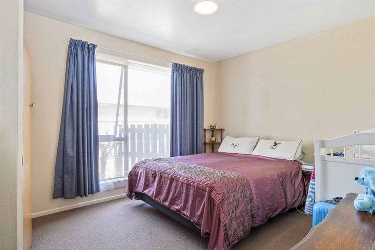 Photo of property in 74 Denise Crescent, Hornby, Christchurch, 8042