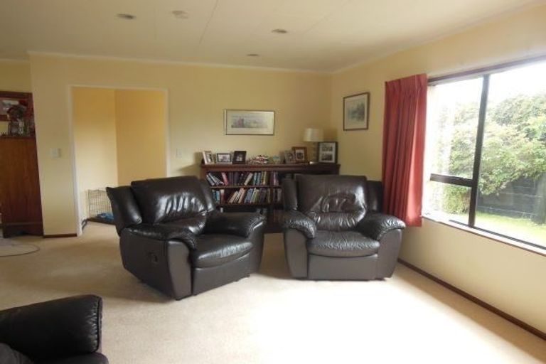 Photo of property in 11 Robert Grove, Paraparaumu, 5032