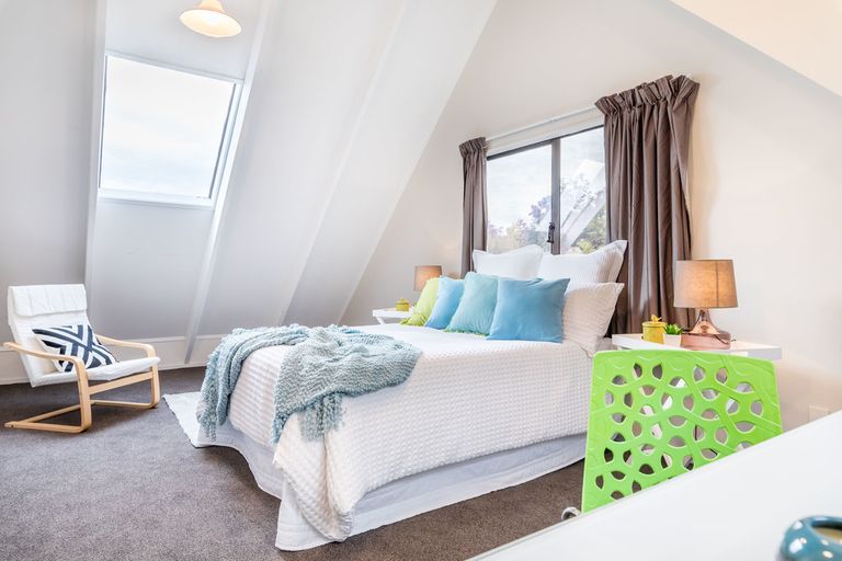 Photo of property in 2/120 Sunnyside Road, Sunnyvale, Auckland, 0612