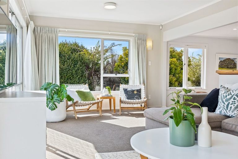 Photo of property in 12 Renata Crescent, Te Atatu Peninsula, Auckland, 0610