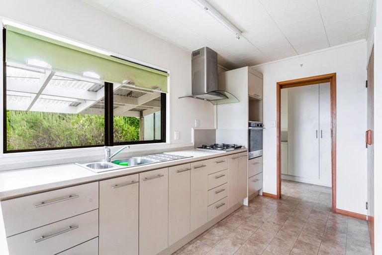 Photo of property in 73 Wiseley Road, West Harbour, Auckland, 0618