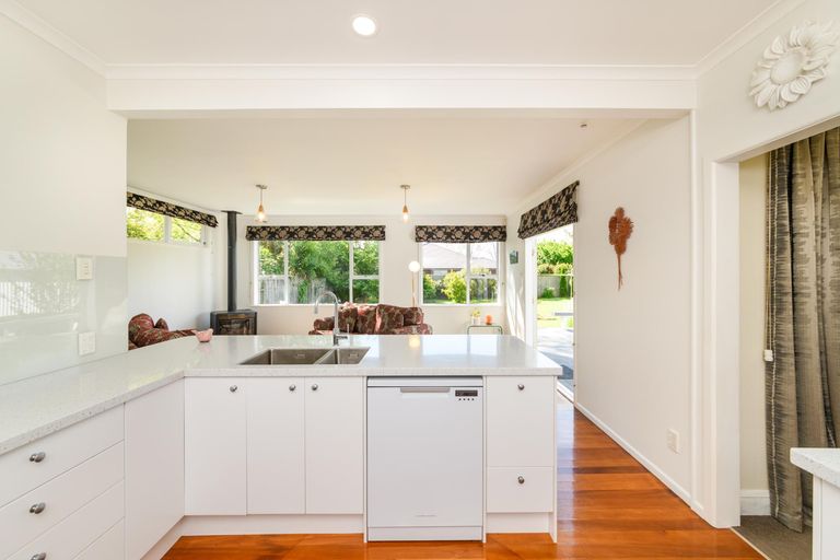 Photo of property in 15 Elmira Avenue, Hokowhitu, Palmerston North, 4410