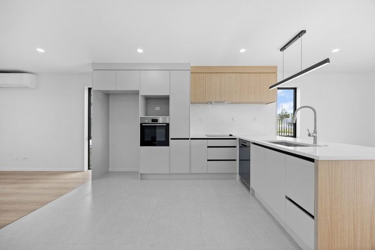 Photo of property in 4 Harikoa Way, Karaka, 2113