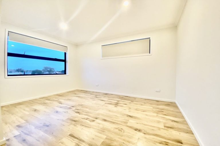 Photo of property in 12 Waituarua Drive, Takanini, 2112