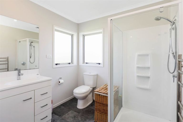 Photo of property in 4 Cory Jane Grove, Riverstone Terraces, Upper Hutt, 5018