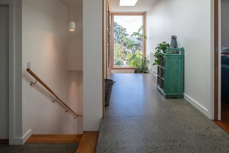 Photo of property in 62 The Crescent, Roseneath, Wellington, 6011