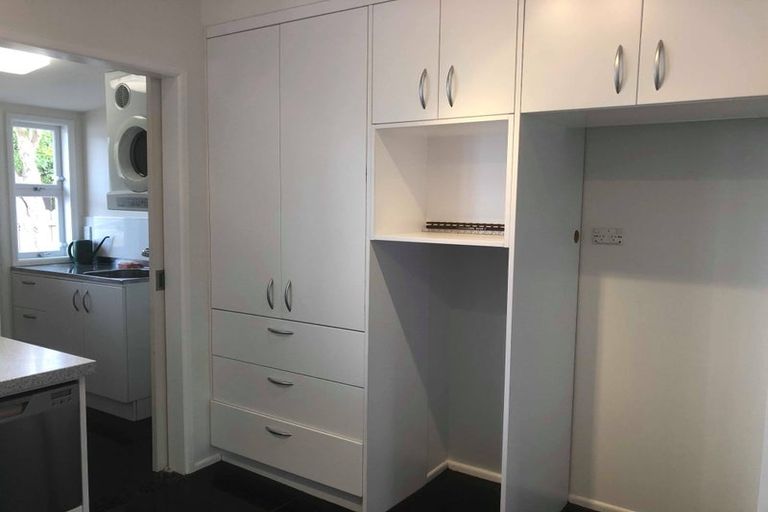 Photo of property in 2/9 College Road, Northcote, Auckland, 0627