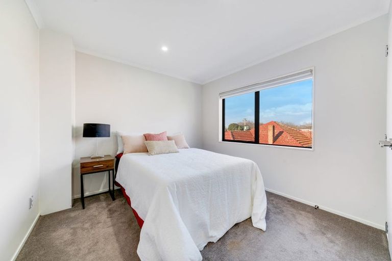 Photo of property in 1 Papahou Lane, Papatoetoe, Auckland, 2025