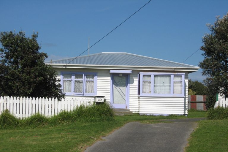 Photo of property in 19 Ashton Terrace, Castlecliff, Whanganui, 4501