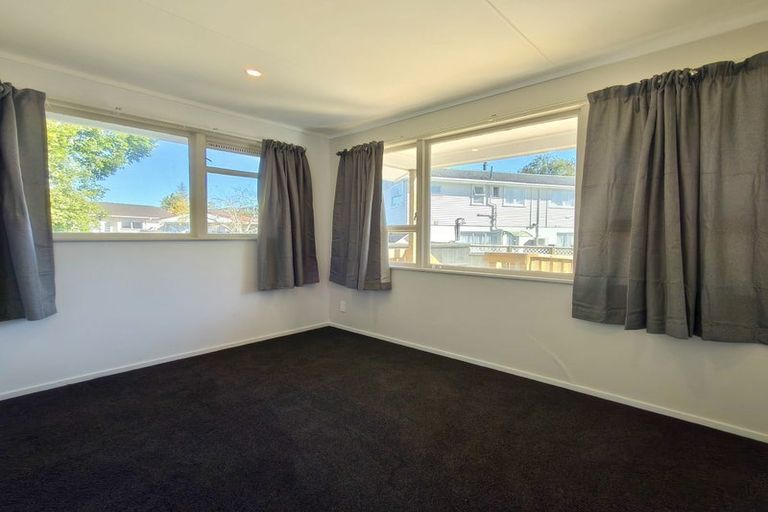 Photo of property in 5 Barnfield Place, Glendene, Auckland, 0602