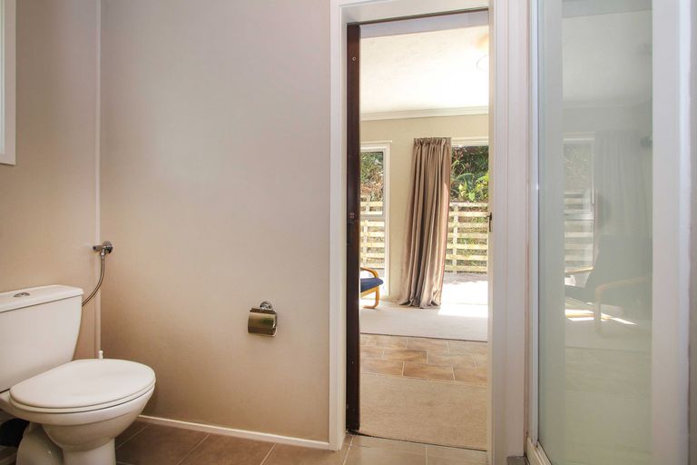 Photo of property in 1/56 Knightsbridge Drive, Forrest Hill, Auckland, 0620