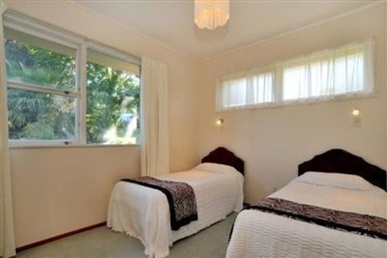 Photo of property in 10 Martin Crescent, Northcote, Auckland, 0627