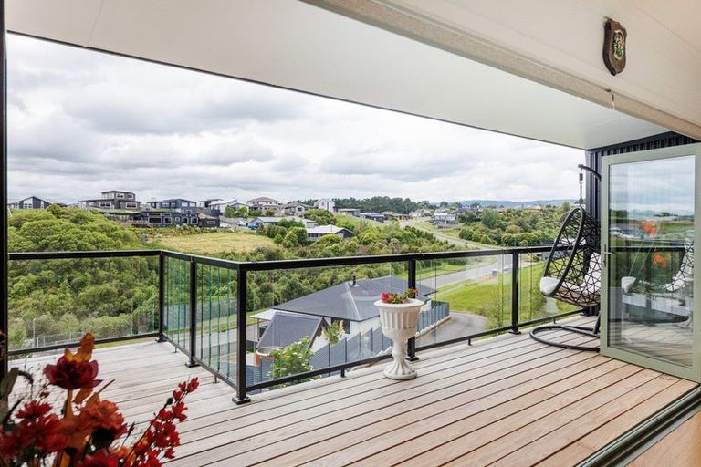 Photo of property in 121 Cashmere Drive, Fitzherbert, Palmerston North, 4410