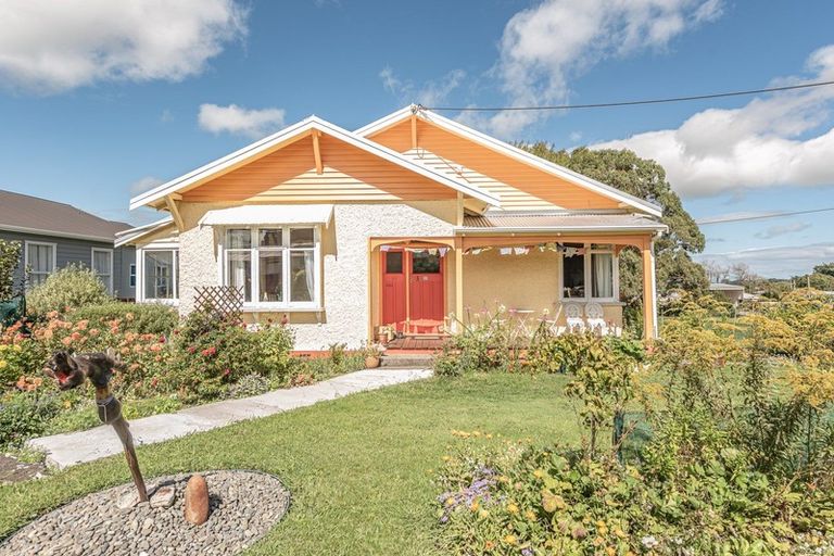 Photo of property in 25 Brassey Street, Waverley, 4510