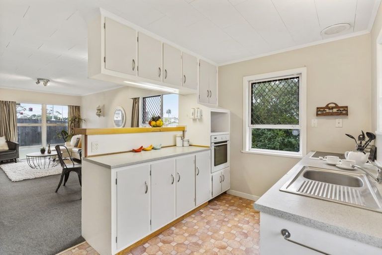 Photo of property in 5a Mckenzie Road, Mangere Bridge, Auckland, 2022