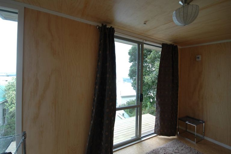 Photo of property in 66 Kelburn Parade, Kelburn, Wellington, 6012